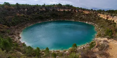 Cañada del Hoyo: lagunas de colores y castillo en Cuenca