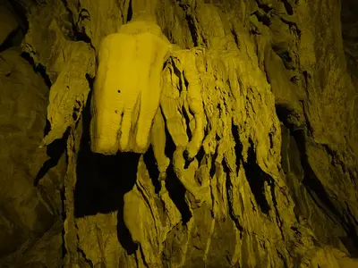 Cantabria subterránea: cuevas visitables más allá de Altamira
