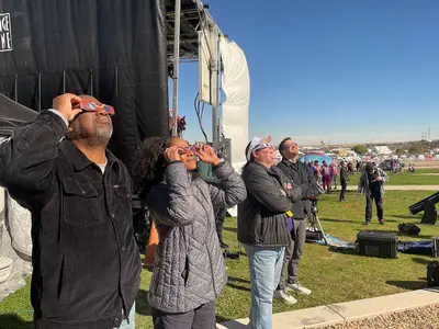 Eclipse solar en León: fiesta ibicenca en pueblo de 70 vecinos