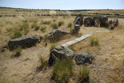 200 personas visitan el dolmen de Bernuy Salinero en Ávila