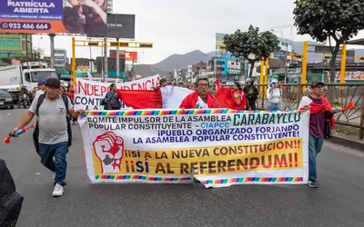Loles López asiste en Huelva a la concentración de apoyo a Ceuta